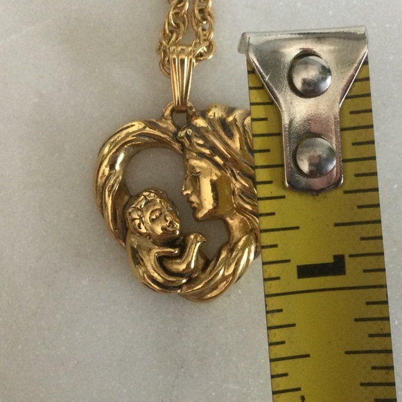 Avon Vintage Mother And Child Gold Necklace - Picture 5 of 5
